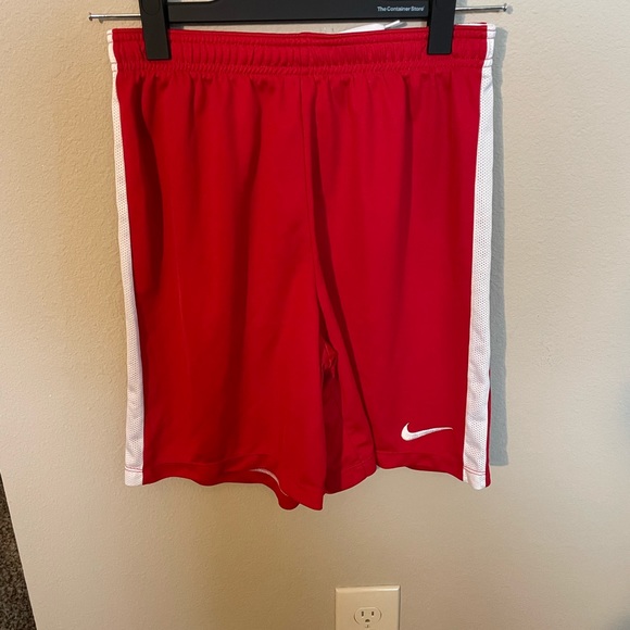 Boys Nike soccer shorts - Picture 2 of 6